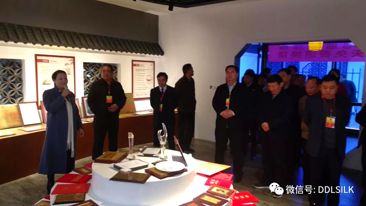 点击新窗口打开大图