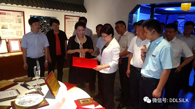 点击新窗口打开大图