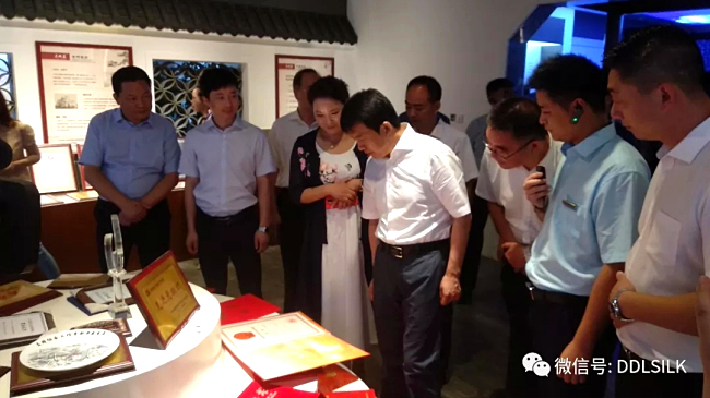 点击新窗口打开大图