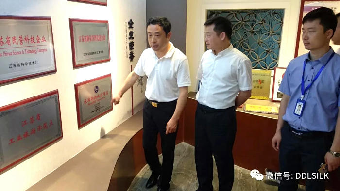点击新窗口打开大图
