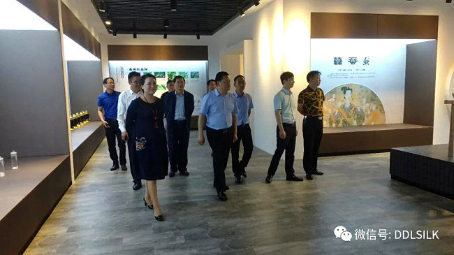 点击新窗口打开大图