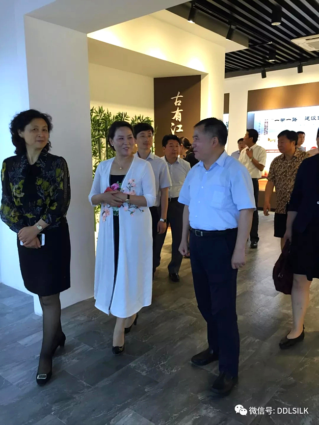 点击新窗口打开大图