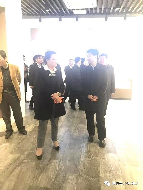 点击新窗口打开大图