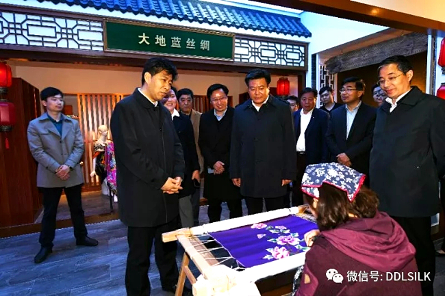 点击新窗口打开大图