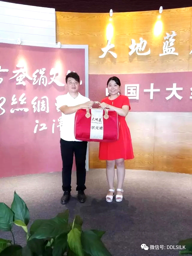 点击新窗口打开大图