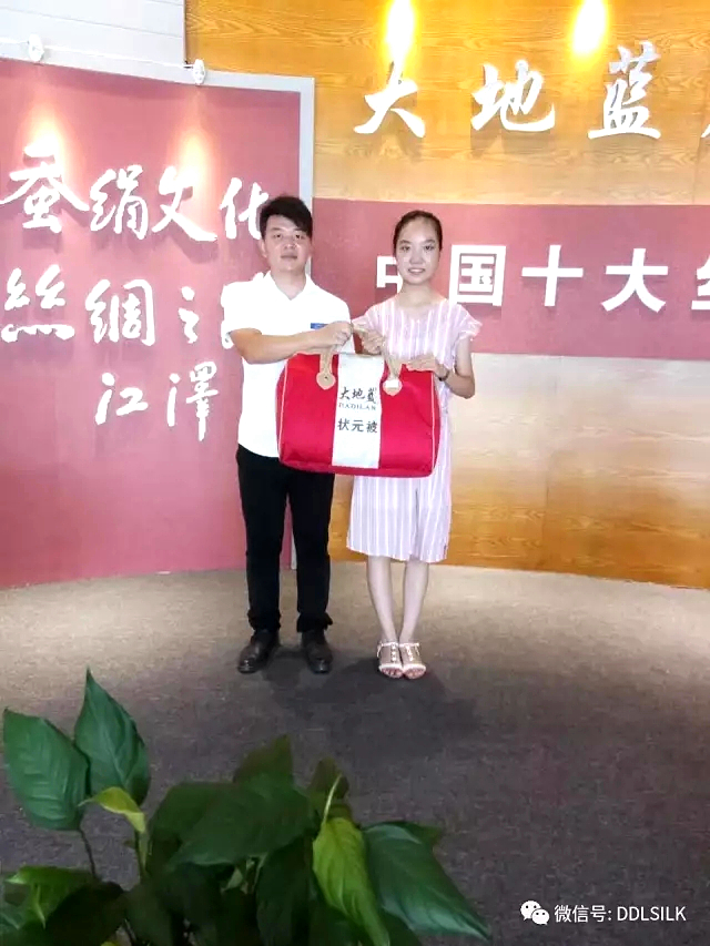 点击新窗口打开大图