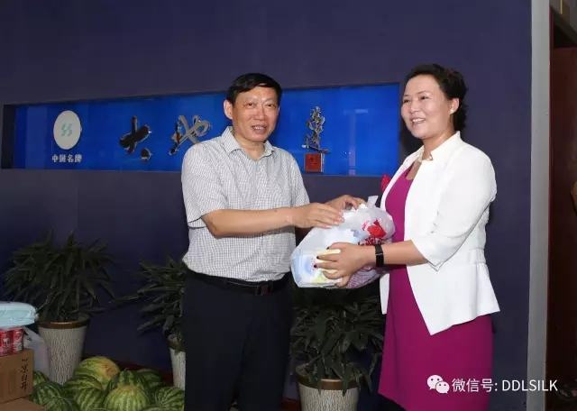 点击新窗口打开大图
