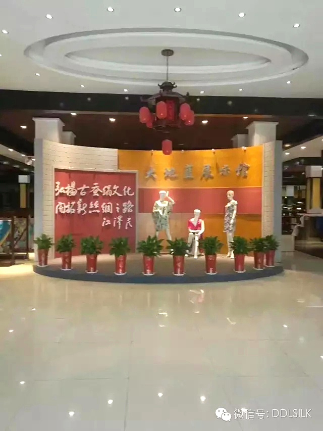 点击新窗口打开大图