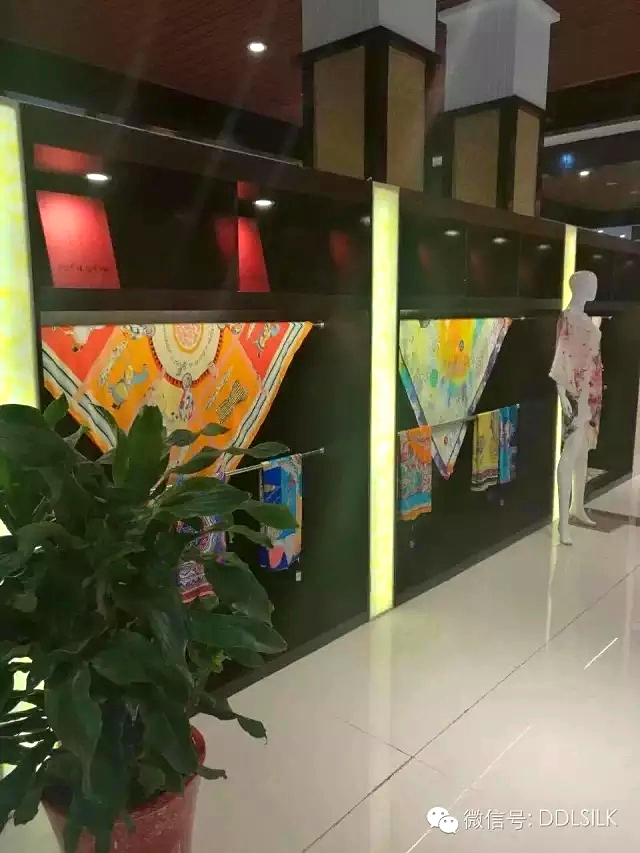 点击新窗口打开大图