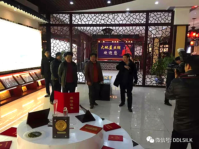 点击新窗口打开大图
