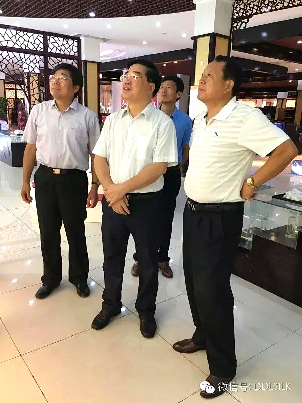 点击新窗口打开大图