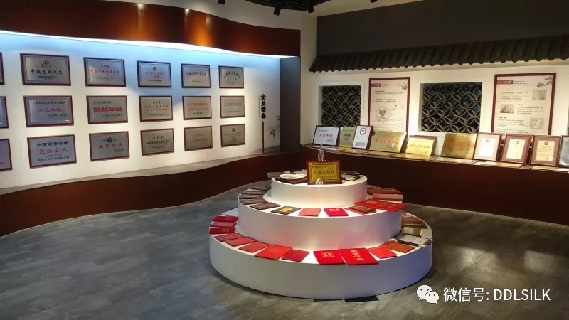 点击新窗口打开大图