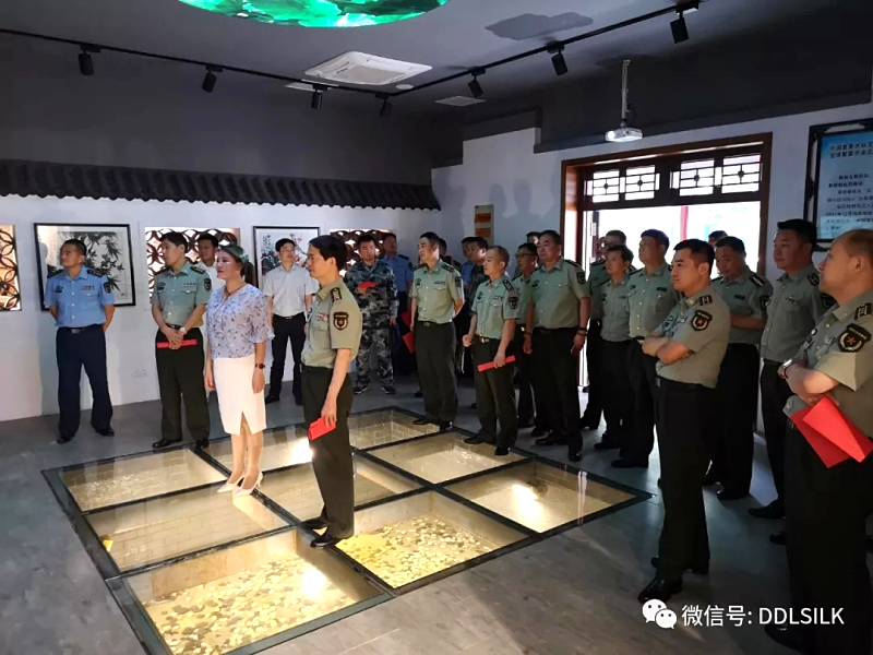 点击新窗口打开大图