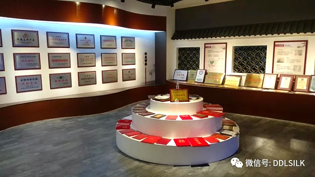 点击新窗口打开大图